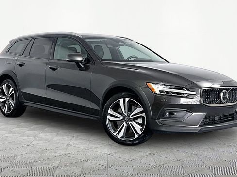 Used 2025 Volvo V60 B5 Cross Country Plus AWD/4WD image 1