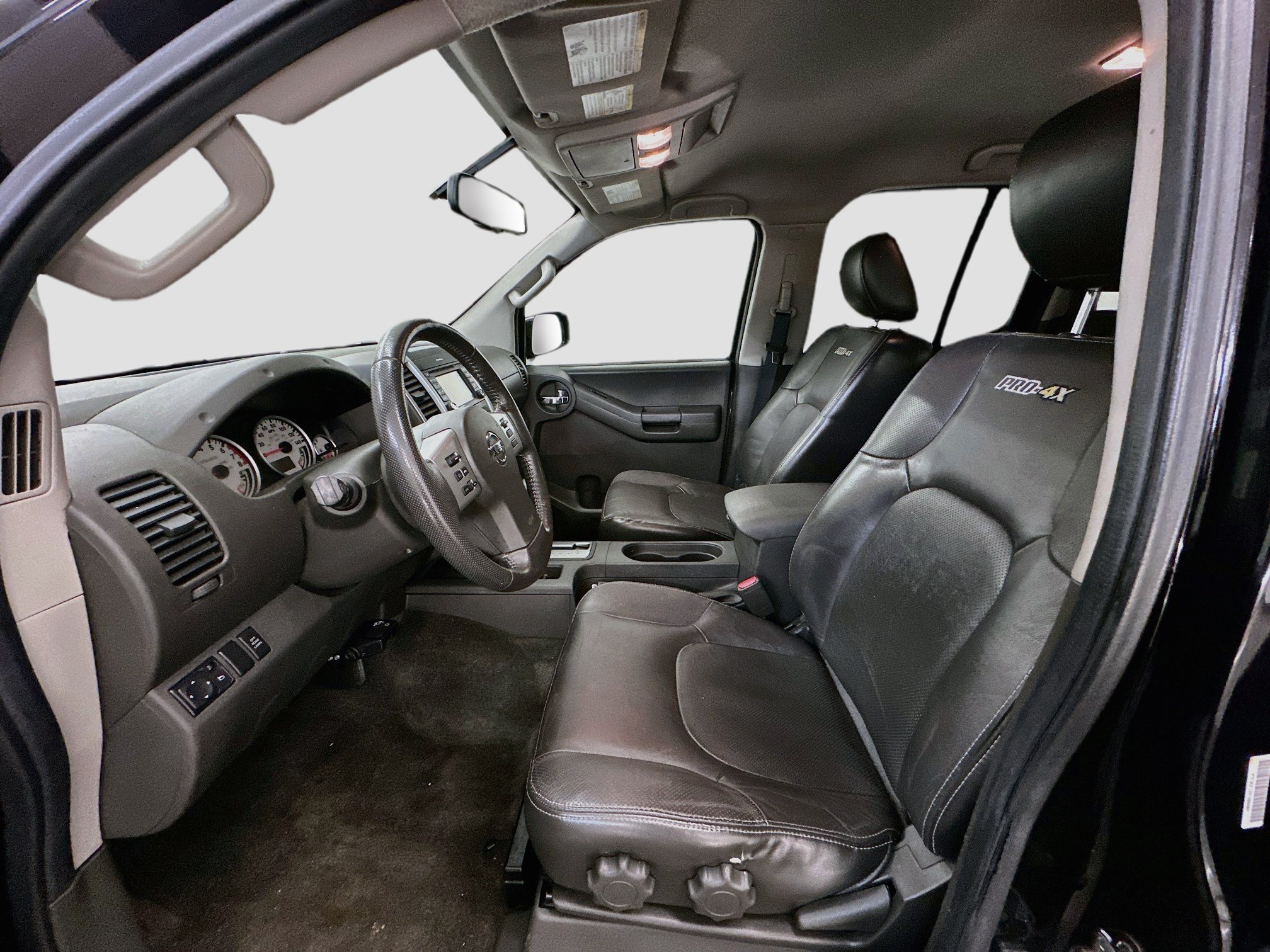 Used 2014 Nissan Xterra PRO-4X w/ Pro-4x Leather Package AWD/4WD image 13