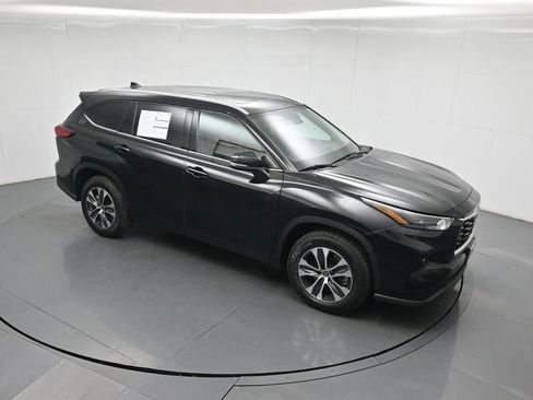 Used 2022 Toyota Highlander XLE FWD image 41