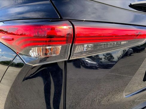 Used 2021 Toyota Highlander Platinum FWD image 28
