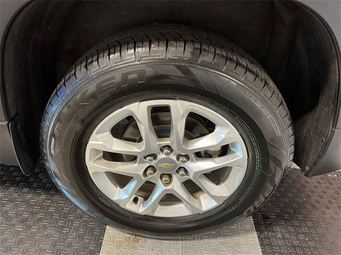 Used 2020 Chevrolet Traverse LT image 16