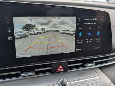 Used 2025 Hyundai Elantra Limited FWD image 17