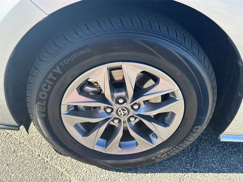 Certified 2023 Toyota Sienna XLE image 11