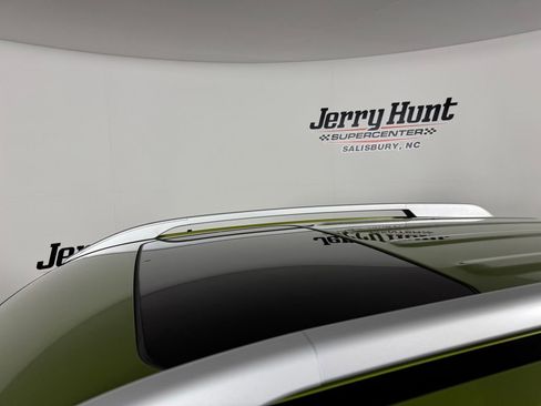 Used 2024 Hyundai Venue SEL image 13