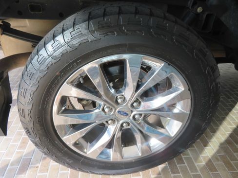 Used 2017 Ford F150 Lariat w/ Equipment Group 502A Luxury image 9