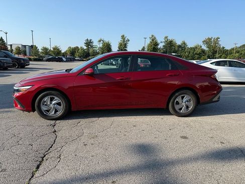 Certified 2025 Hyundai Elantra SE FWD image 4