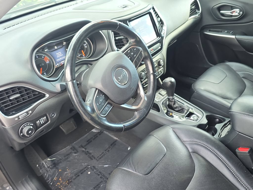 Used 2019 Jeep Cherokee Limited FWD image 20