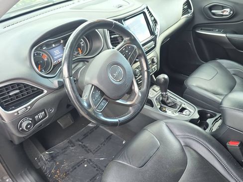 Used 2019 Jeep Cherokee Limited FWD image 20