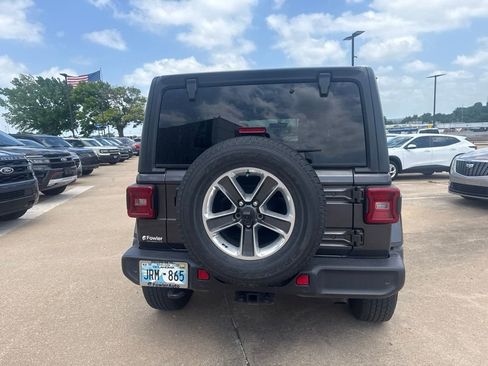 Used 2019 Jeep Wrangler Unlimited Sahara AWD/4WD image 2
