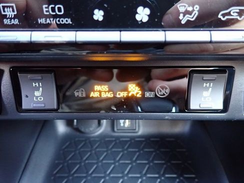 New 2025 Toyota RAV4 SE image 18