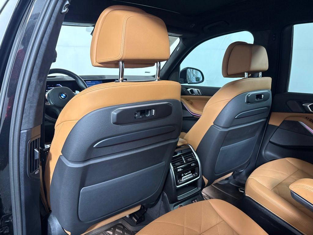 Certified 2026 BMW X7 xDrive40i w/ M Sport Package AWD/4WD image 32