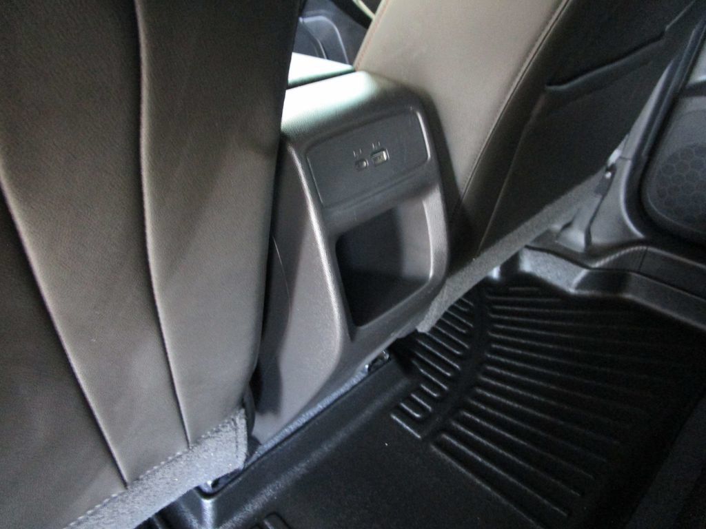 Used 2025 Chevrolet Trax RS w/ Sunroof Package FWD image 17