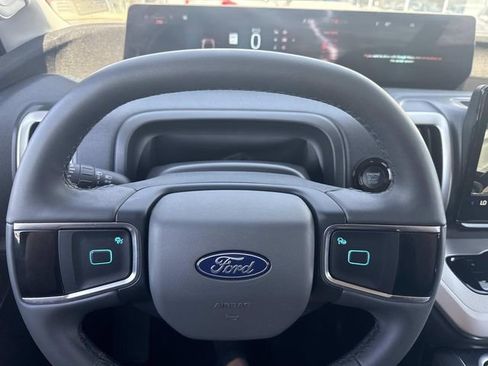 Used 2025 Ford Expedition Active AWD/4WD image 32