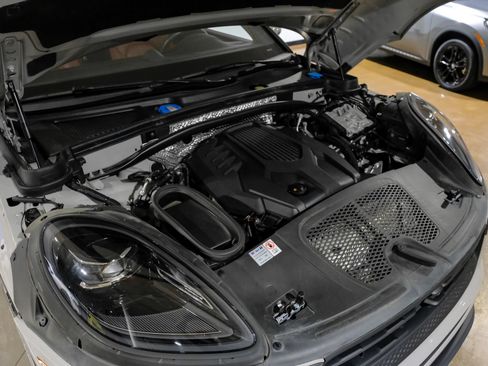 Used 2024 Porsche Macan AWD/4WD image 55