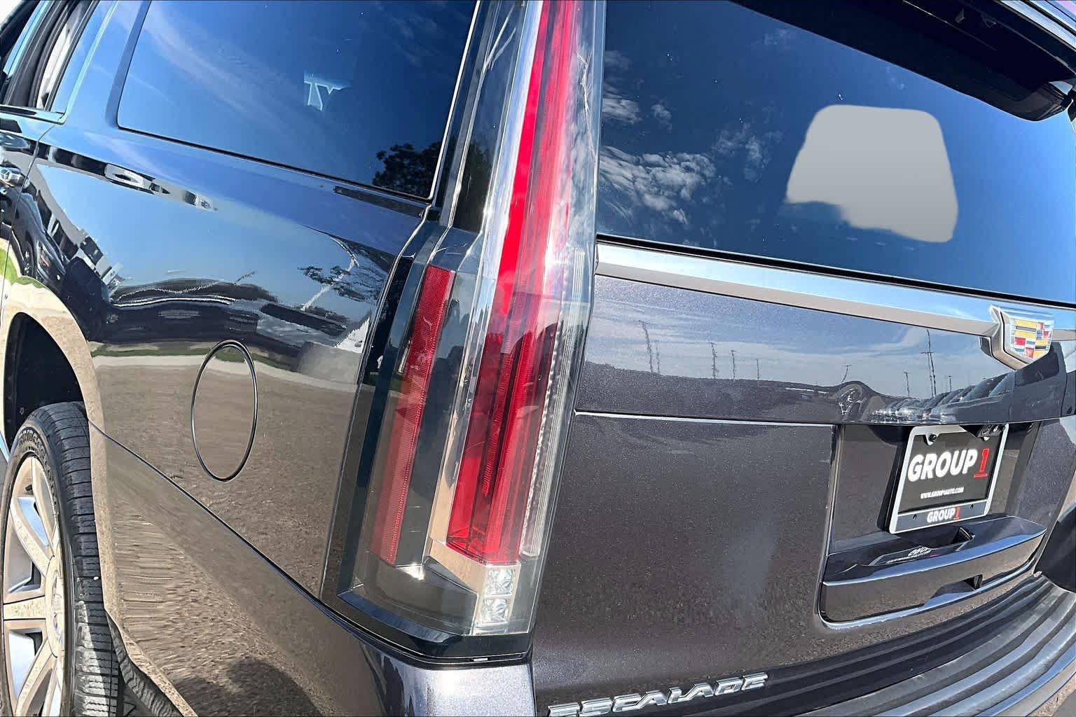 Used 2017 Cadillac Escalade ESV Premium Luxury AWD/4WD image 29
