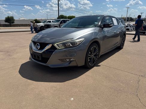 Used 2016 Nissan Maxima Platinum w/ Interior Lighting Package FWD image 3