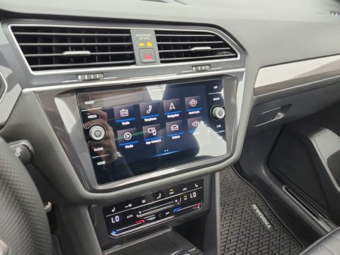 Used 2024 Volkswagen Tiguan SE R-Line image 18