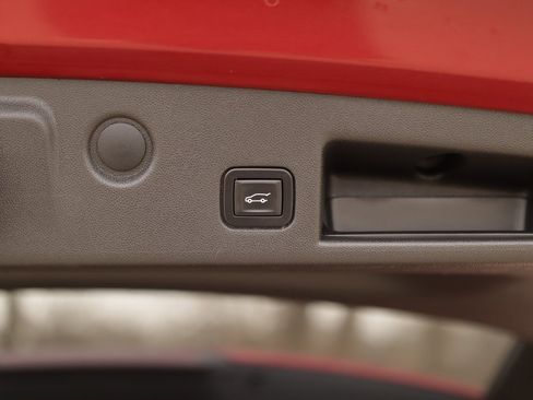 Used 2018 Chevrolet Equinox Premier image 32