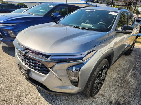 Used 2024 Chevrolet Trax RS w/ Driver Confidence Package image 3