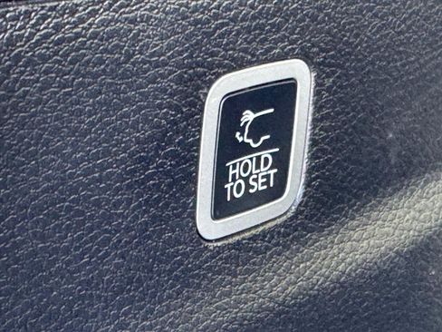 Used 2023 Jeep Wagoneer L 4WD w/ Premium Group I image 10