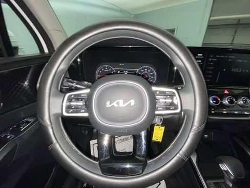 Used 2023 Kia Sorento LX image 14