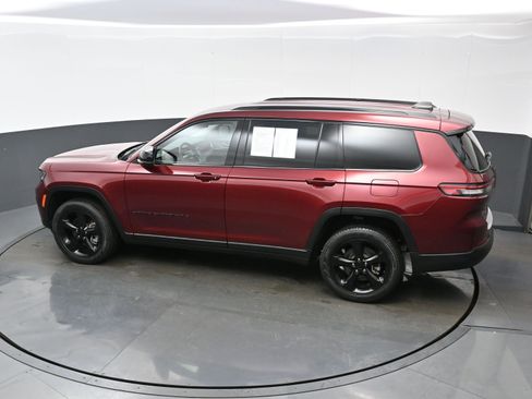 Used 2023 Jeep Grand Cherokee L Limited w/ Luxury Tech Group II AWD/4WD image 34