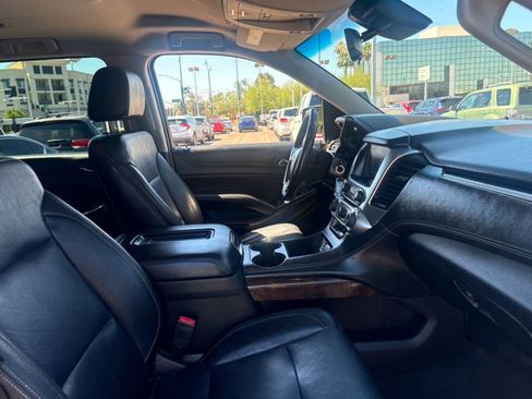 Used 2018 Chevrolet Suburban LS w/ Enhanced Driver Alert Package RWD image 4