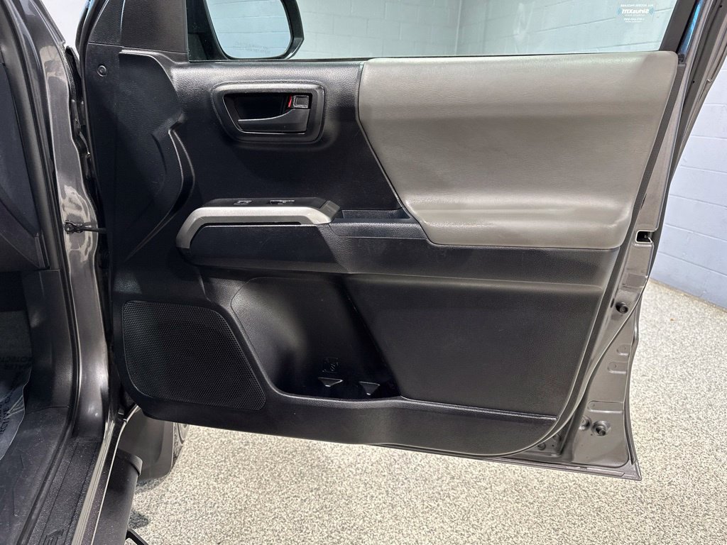 Used 2017 Toyota Tacoma SR5 w/ Tow Package AWD/4WD image 15
