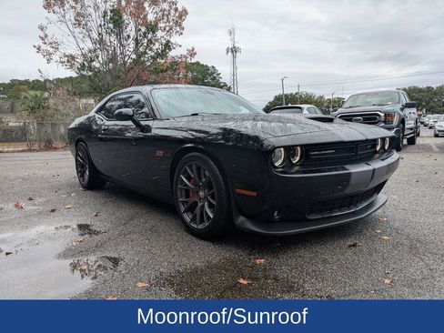 Used 2015 Dodge Challenger SRT w/ Technology Group image 2