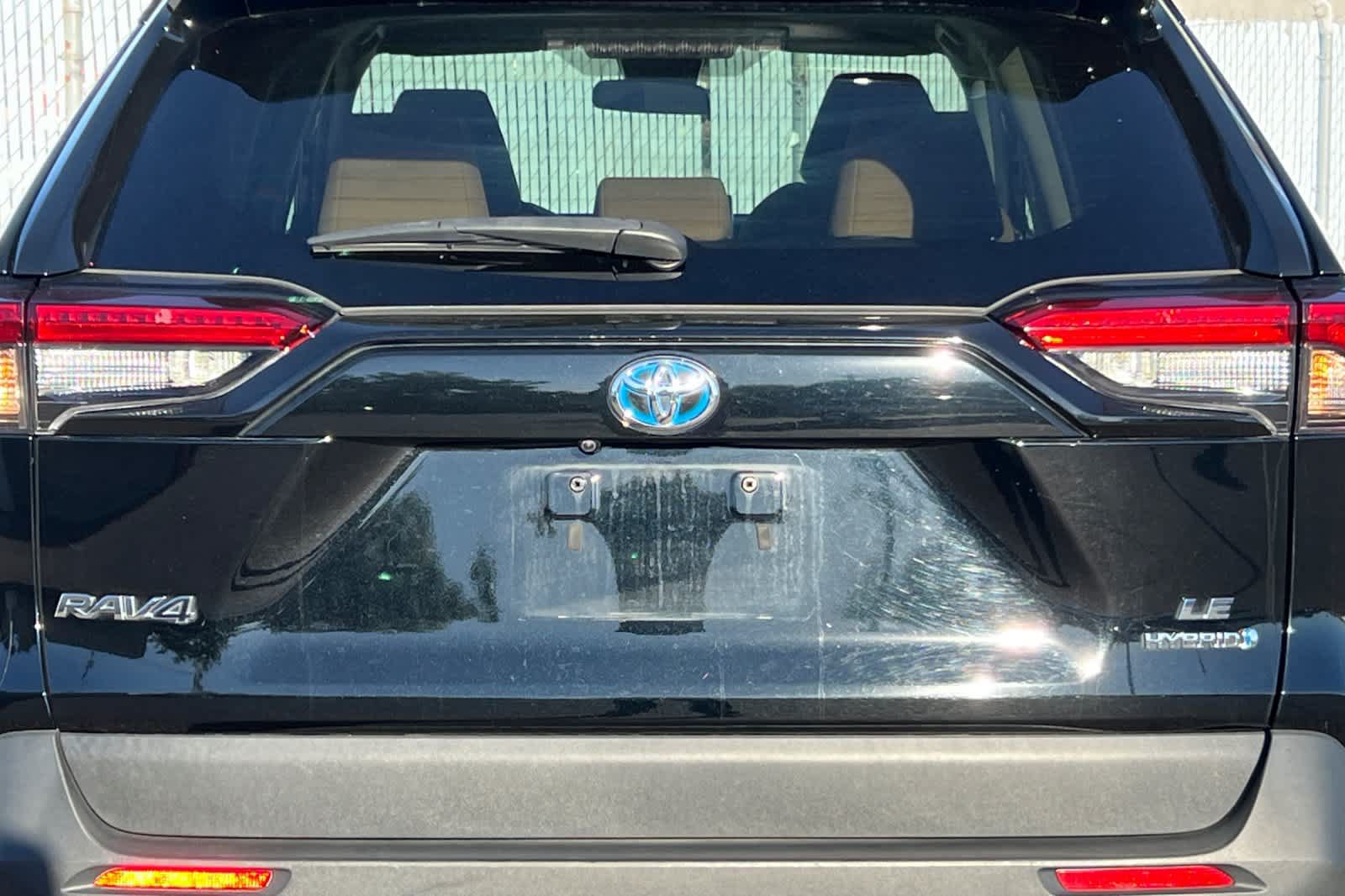 Used 2023 Toyota RAV4 LE AWD/4WD image 22