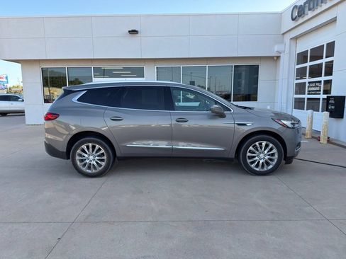 Used 2019 Buick Enclave Premium w/ Experience Buick Package FWD image 2