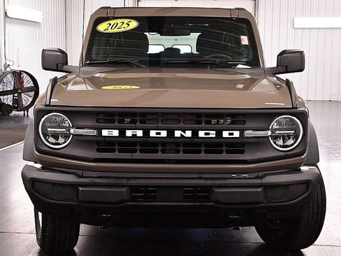 Used 2025 Ford Bronco 4-Door AWD/4WD image 2