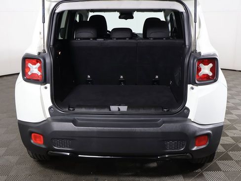 Used 2018 Jeep Renegade Altitude FWD image 12