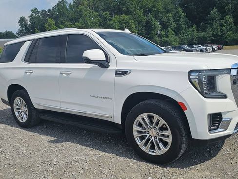 Used 2024 GMC Yukon SLT w/ SLT Premium Package AWD/4WD image 3