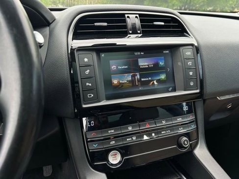 Used 2017 Jaguar F-PACE Premium AWD/4WD image 38