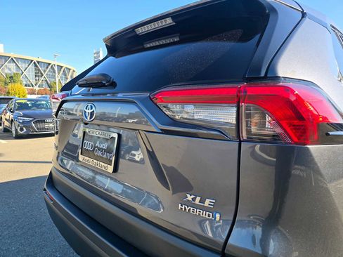 Used 2022 Toyota RAV4 XLE image 15