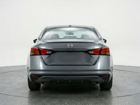 Used 2025 Nissan Altima 2.5 SV FWD image 7