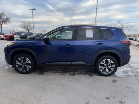 Used 2023 Nissan Rogue SV image 3