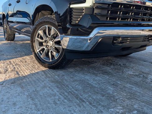 Used 2025 Chevrolet Silverado 1500 LT image 2