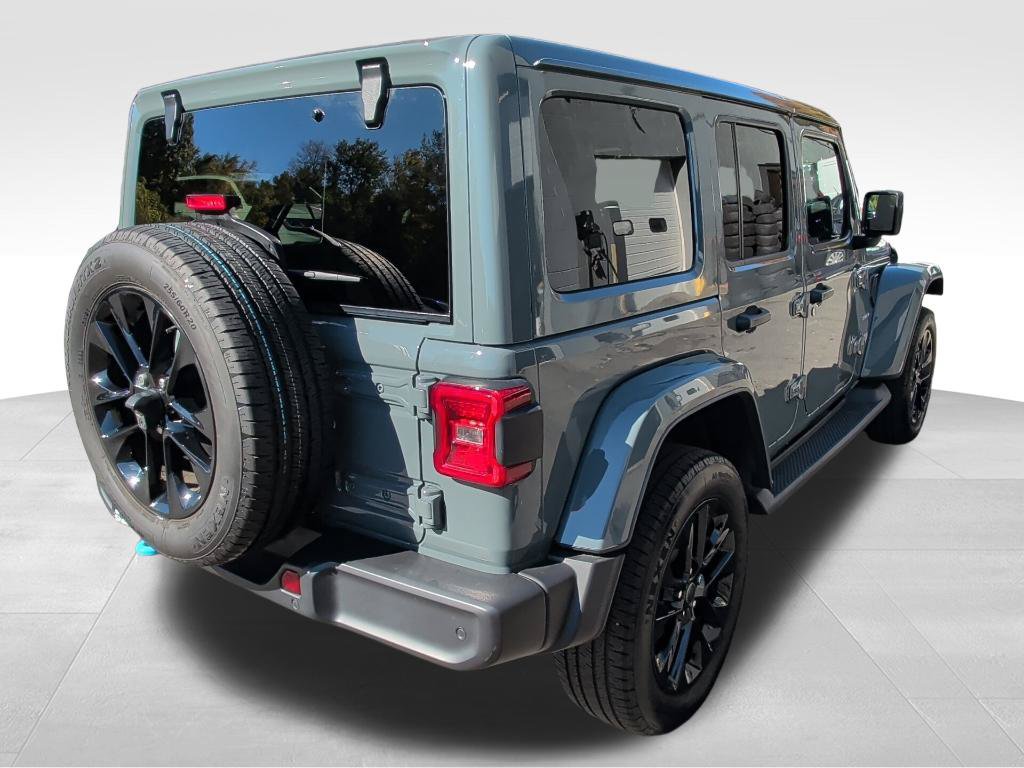 Used 2024 Jeep Wrangler Unlimited Sahara w/ Technology Group AWD/4WD image 5