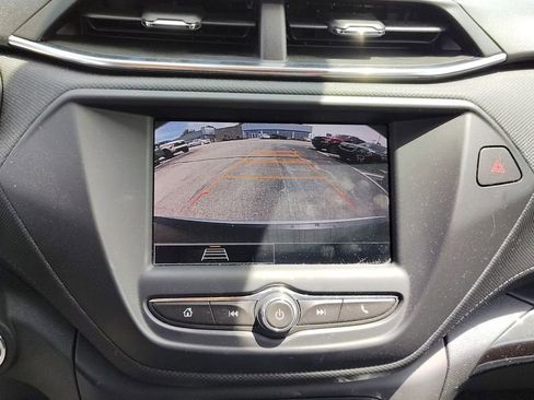 Used 2023 Chevrolet TrailBlazer LT FWD image 13