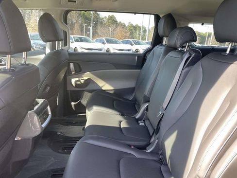 New 2026 Kia Carnival EX image 25