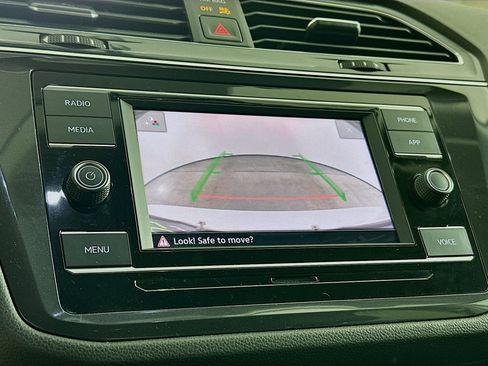 Used 2022 Volkswagen Tiguan S image 22