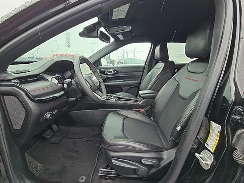 Used 2024 Jeep Compass Trailhawk AWD/4WD image 9