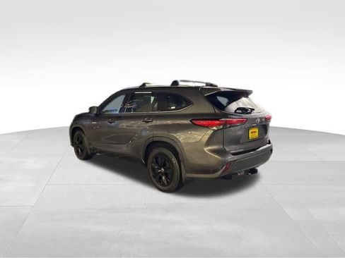 Used 2021 Toyota Highlander XLE image 5