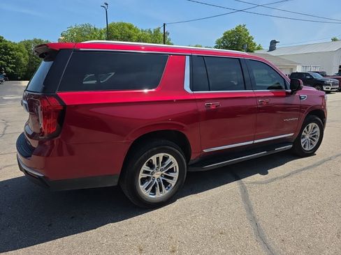 Used 2023 GMC Yukon XL SLT w/ SLT Luxury Package AWD/4WD image 3