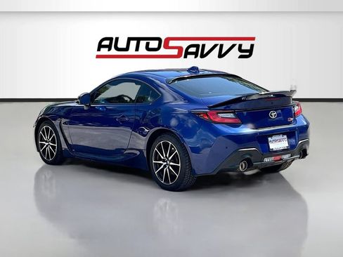Used 2025 Toyota GR86 w/ ALL Weather Mat Package (TMS) RWD image 5