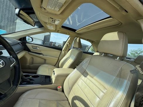 Used 2015 Toyota Camry XLE w/ Moonroof Package FWD image 9