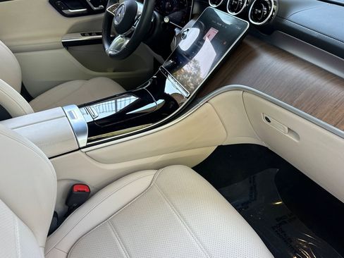 Used 2024 Mercedes-Benz GLC 300 4MATIC image 36