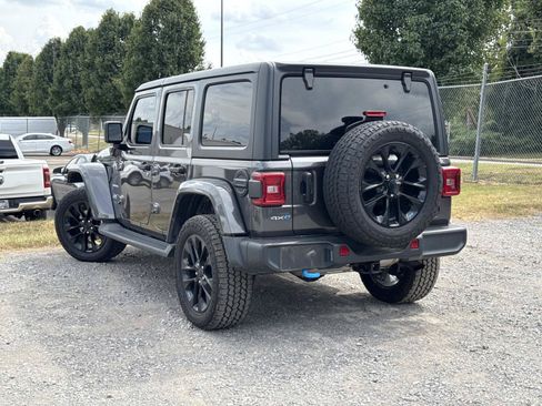 Used 2022 Jeep Wrangler Unlimited Sahara w/ Cold Weather Group AWD/4WD image 5